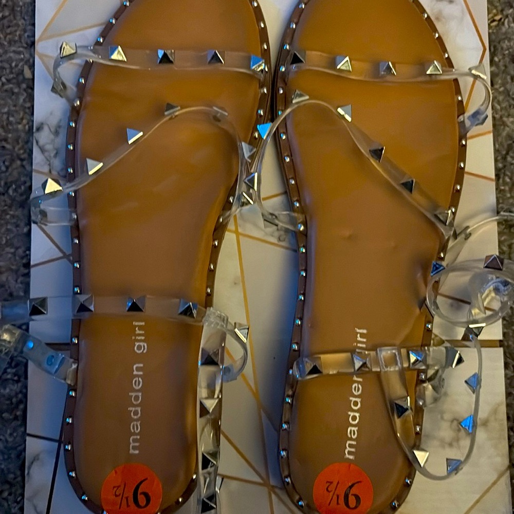 Im selling sandals they’re madden girl size 9.5 there new but tag was torn off
